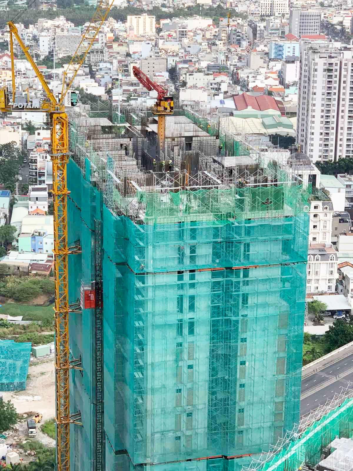 8. Hoàn thành công tác bê tông dầm sàn từ tầng 29 đến 34 tại Tháp 12.