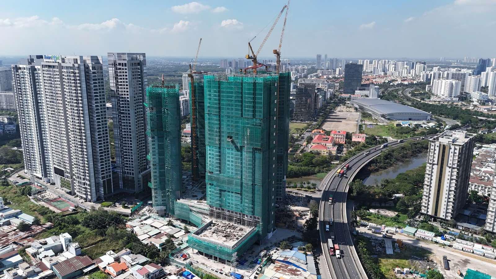 3. Toàn cảnh dự án nhìn từ đường Huỳnh Tấn Phát.
