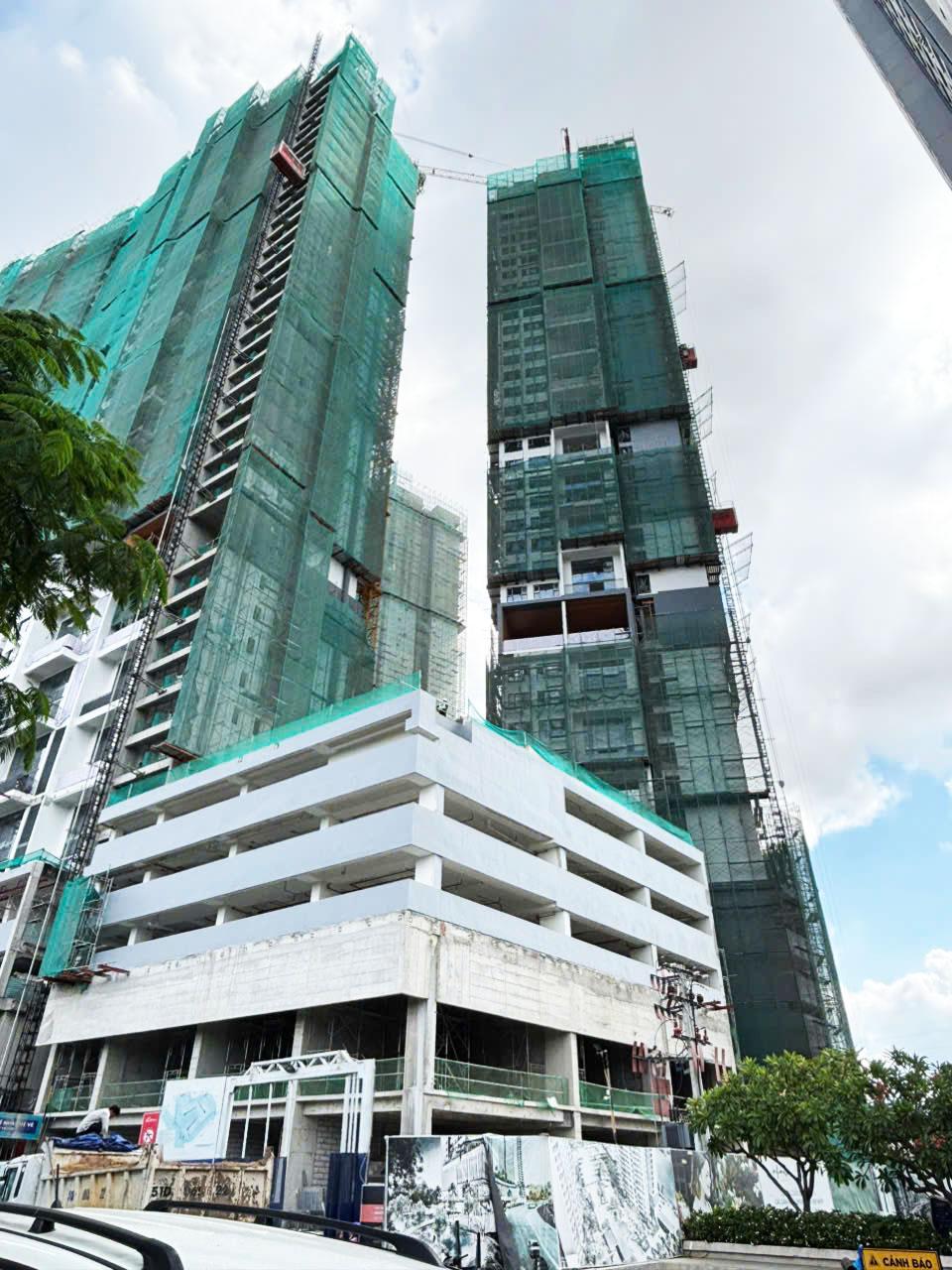 4. Khối đế giữa tháp 9 và 10.