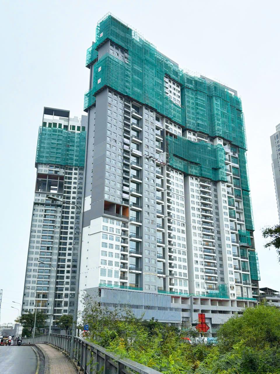 5. Tháp 10 & 11 nhìn từ cầu Phú Mỹ