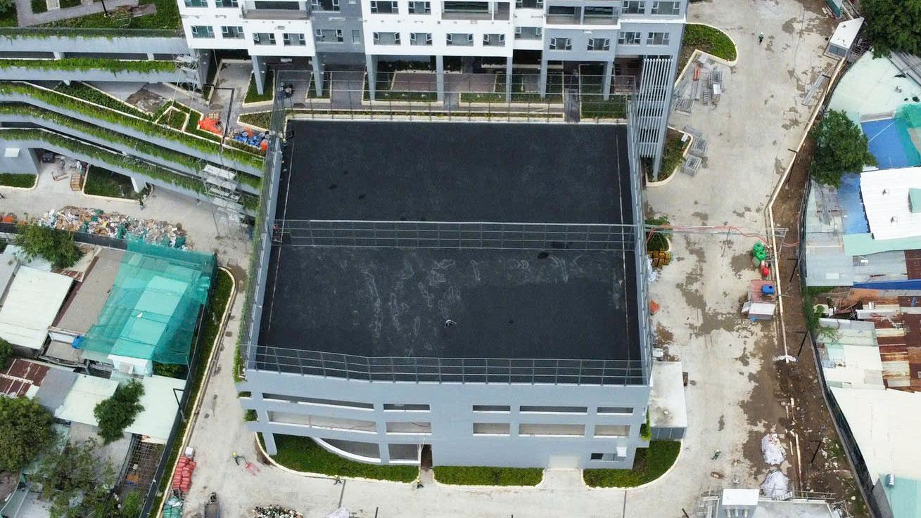 6. Sân tennis tại tầng 4